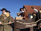 Aitracher Fasnet in einem Bild zusammengefasst - Prinzenpaar, Ofanudla, Konfetti, Zunftrat, Illerfloß.jpg