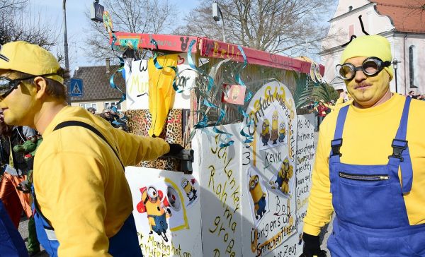 FC Allstars–Wir, die Unverbesserlichen – Schlanker Rahma-große Banana!