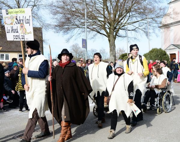 Regens-Wagner Werkstatt Lautrach-Schafherde – Schof lauf fut, der Hund kut!
