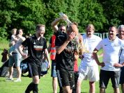 SGM Trainer Daniel Biechele bekommt eine Dusche