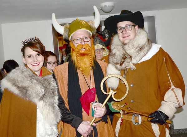 Das Prinzenpaar entführt den Bürgermeister aus dem Rathaus