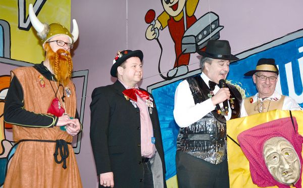 Beide Bundestagsabgeordneten haben etwas zum Zunftmeisterempfang mitgebracht. Herr Josef Rief ein Lied und Herr Martin Gerster ein Gedicht.